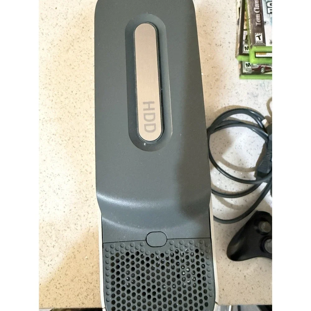 Microsoft Xbox 360 ,2 Controllers ,cables‎ HDMI Cable ,4 Games